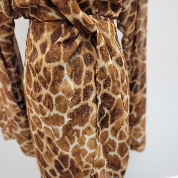 GIRAFFE PRINT MINI FLOWY DRESS WITH STATEMRNT SLEEVES - Picture 4 of 8